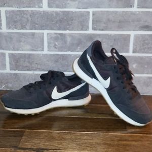 nike internationalist